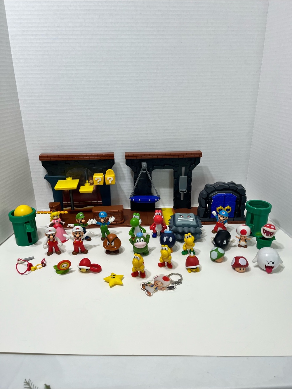SUPER MARIO bros The world of Nintendo Deluxe dungeon playset with figures